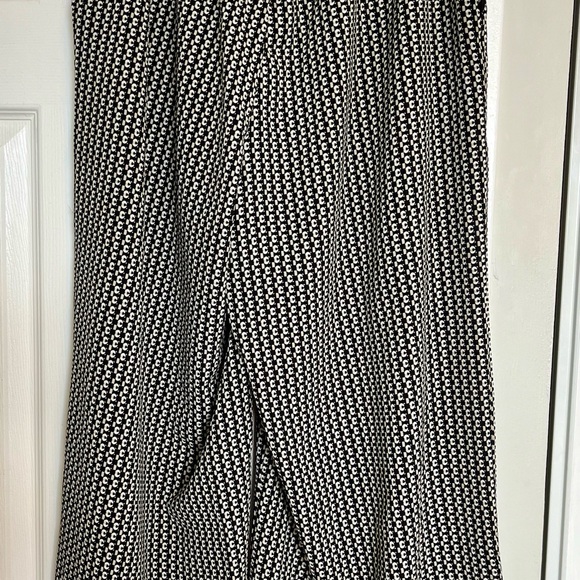 Max Studio Cropped loose wide leg pants. - Picture 5 of 9